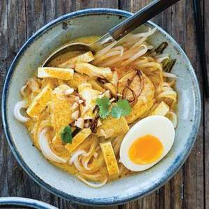 Curry Noodles With Chicken (Kuai-Tiao Kaeng Sai Kai) From ‘Simple Thai Food’