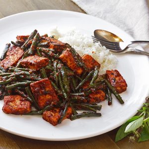 Phat Phrik Khing With Tofu and Long Beans (Thai Dry-Curry Stir-Fry) Recipe
