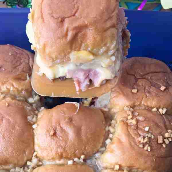 Easy Hawaiian Sliders Recipe! Great Hawaiian Party Food Idea