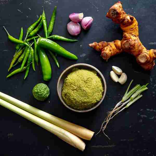 Prik Gaeng Khiao Waan (Thai Green Curry Paste)