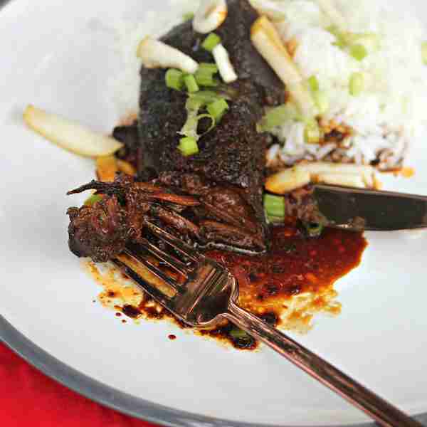 Slow-Cooked Korean Short Ribs With Green Onion and Pear Recipe