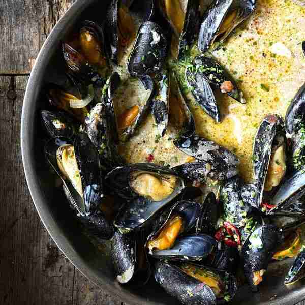 Mussels in Garlic Miso Broth
