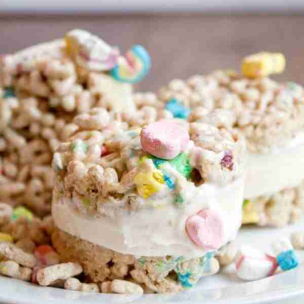 Recipe: Lucky Charms Ice Cream Sandwiches