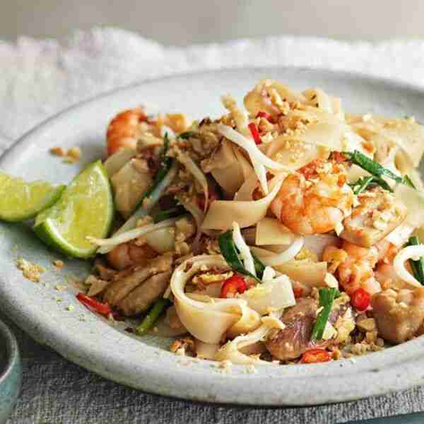 Chicken and prawn pad Thai