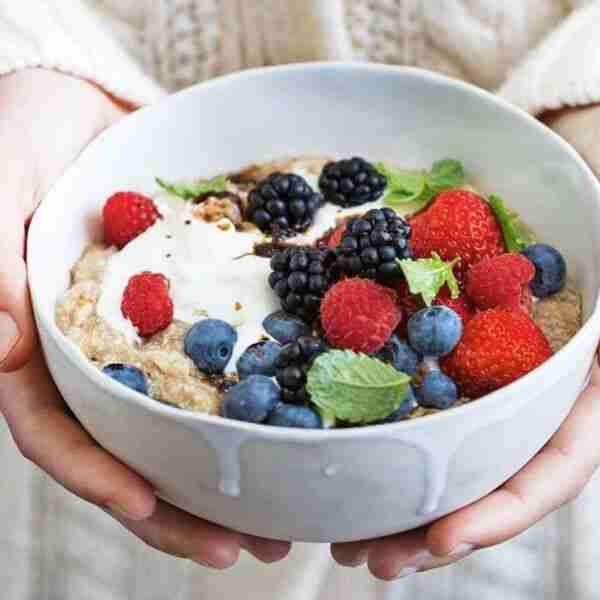 Gluten-free porridge with berries