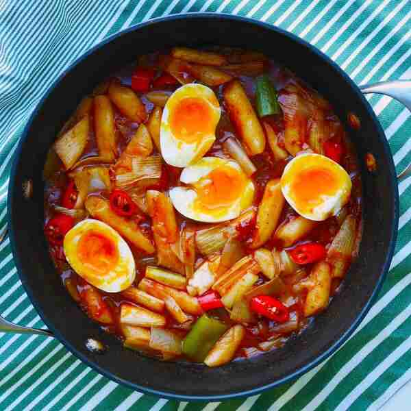 Spicy rice cakes with 7 minute eggs