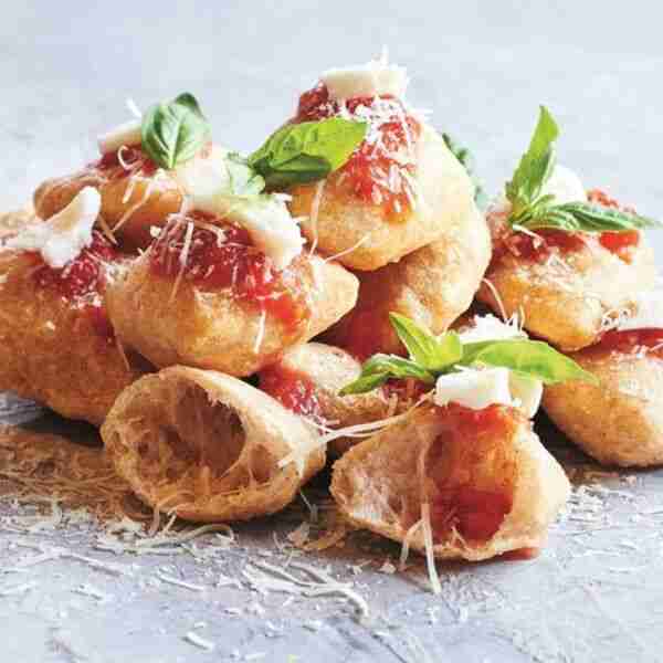 Fried pizza margherita