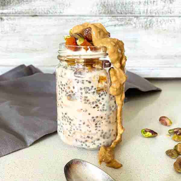 Carrot cake overnight oats
