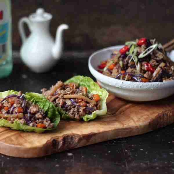 Minced Chinese chicken in lettuce cups