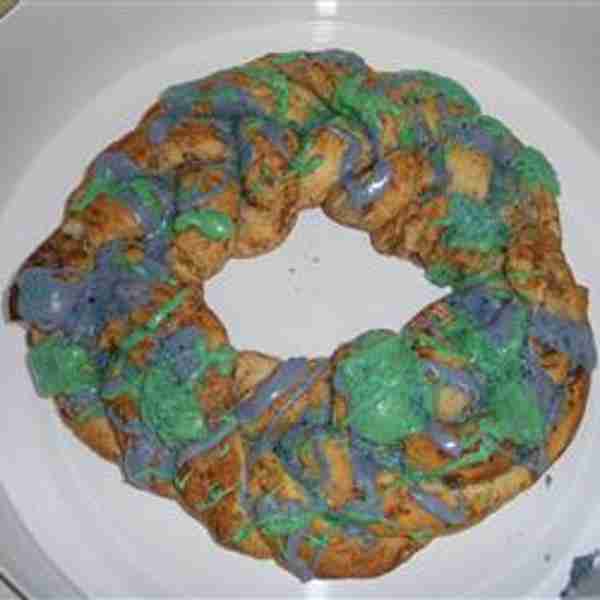 Super Easy Mardi Gras King Cake