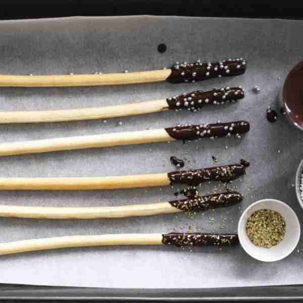 Fat Pocky (chocolate-dipped breadsticks)
