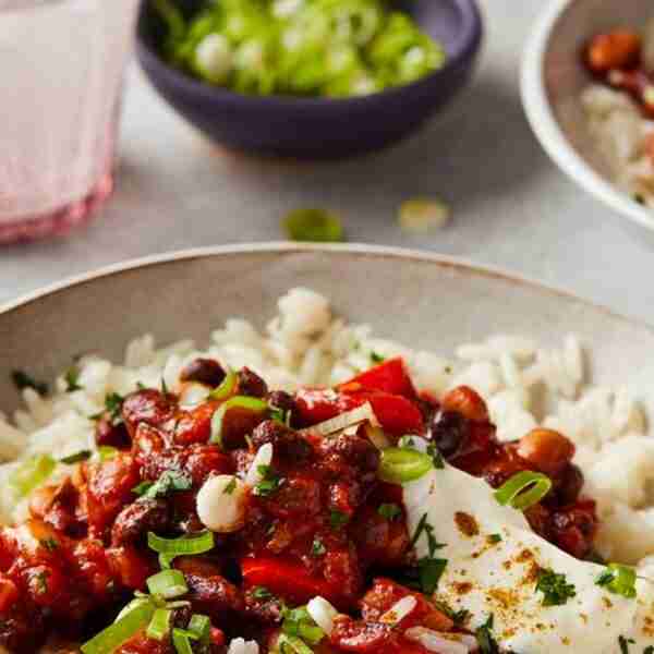 Three-bean chilli with rice & soured cream