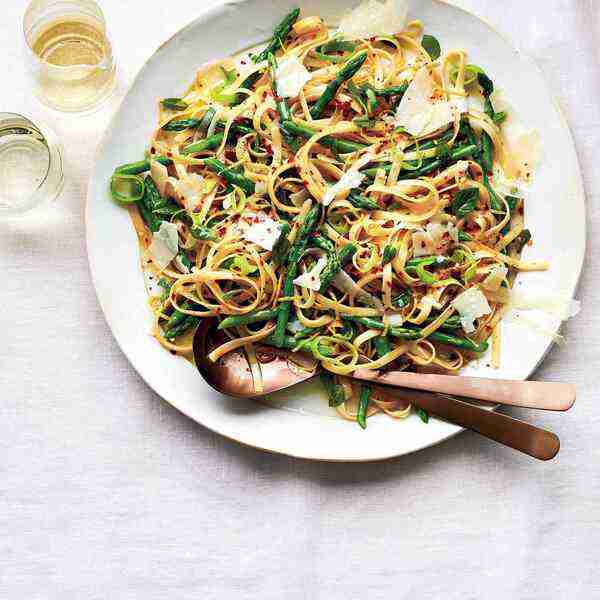 Fettuccine With Asparagus, Leeks, and Mint