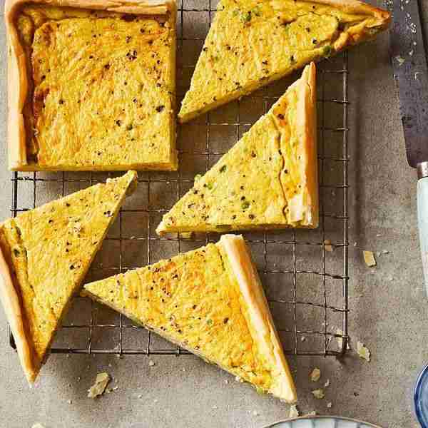 Easy pesto, cheese & pea tart