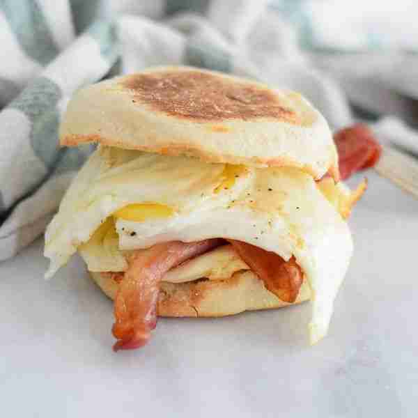 Easy Bacon Egg and Cheese Breakfast Sandwiches
