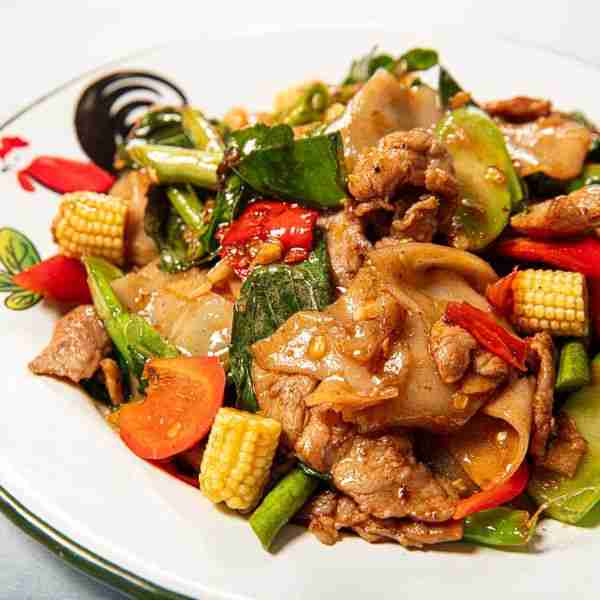 These Homemade Real-Deal Thai Drunken Noodles Are *Way* Better Than Takeout