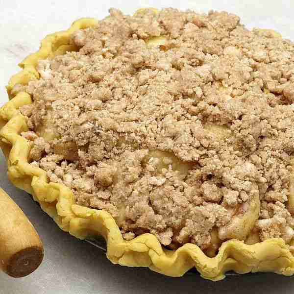 Sour Cream Apple Pie With Streusel Topping