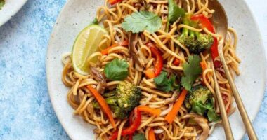 Thai Stir-Fried Noodles With Vegetables