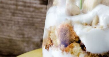 Banana Pudding Layered With Graham Cracker Crumbs