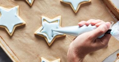 Easy Royal Icing for Cookies
