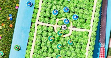 Football pitch party cake